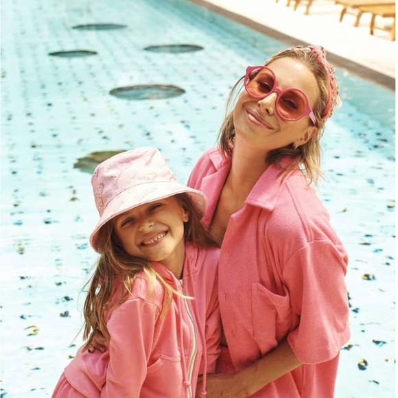 Lele Sadoughi x Barbie Hot Pink Oversized Round Sunglasses NWT - Picture 14 of 14